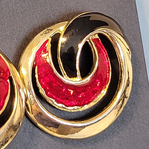 Vintage Gold Tone Enamel Swirl Pierced Earrings Black Red Round 1” - Picture 2 of 8